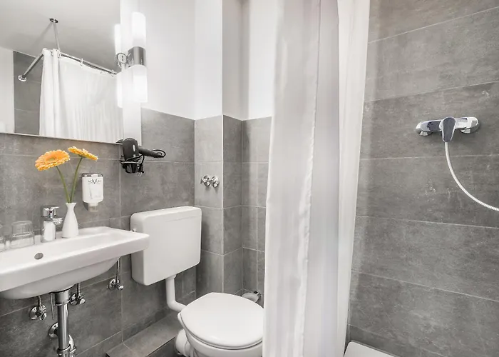 Signature Astoria Hotel 3*