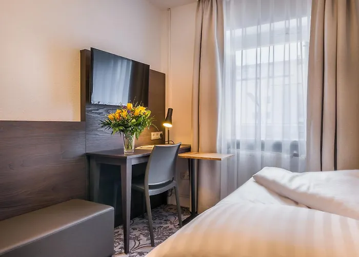 Signature Astoria Hotel 3*