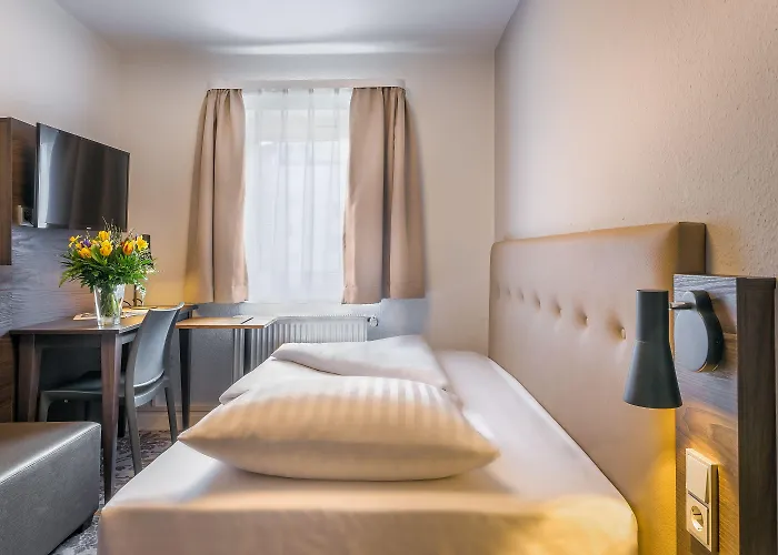 Signature Astoria Hotel 3*