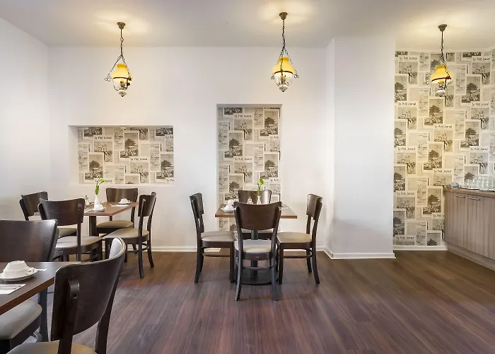 Signature Astoria Hotel 3*